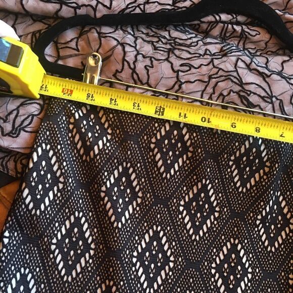 ELVIRA LACE Pencil Skirt - Picture 4 of 9